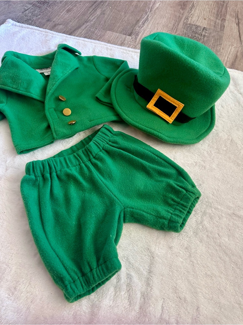 Kids Green Leprechaun Costume Set with Gold Buckle Hat